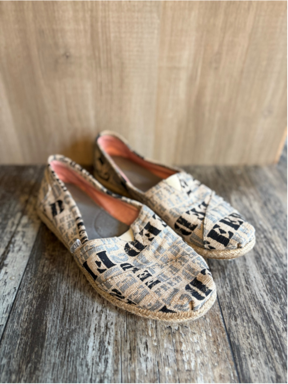 TOMS x FEED Burlap Print Slip On Flats Women’s Size 8.5